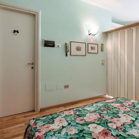 Azzurra Suite - Monolocale Con Piscina E Wifi Sirmione Dış mekan fotoğraf