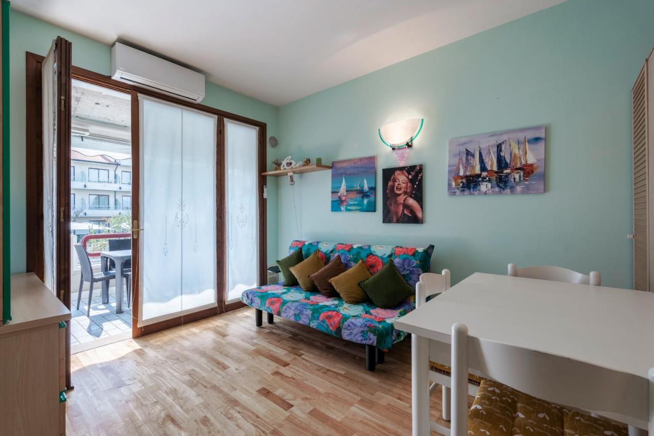Azzurra Suite - Monolocale Con Piscina E Wifi Sirmione Dış mekan fotoğraf