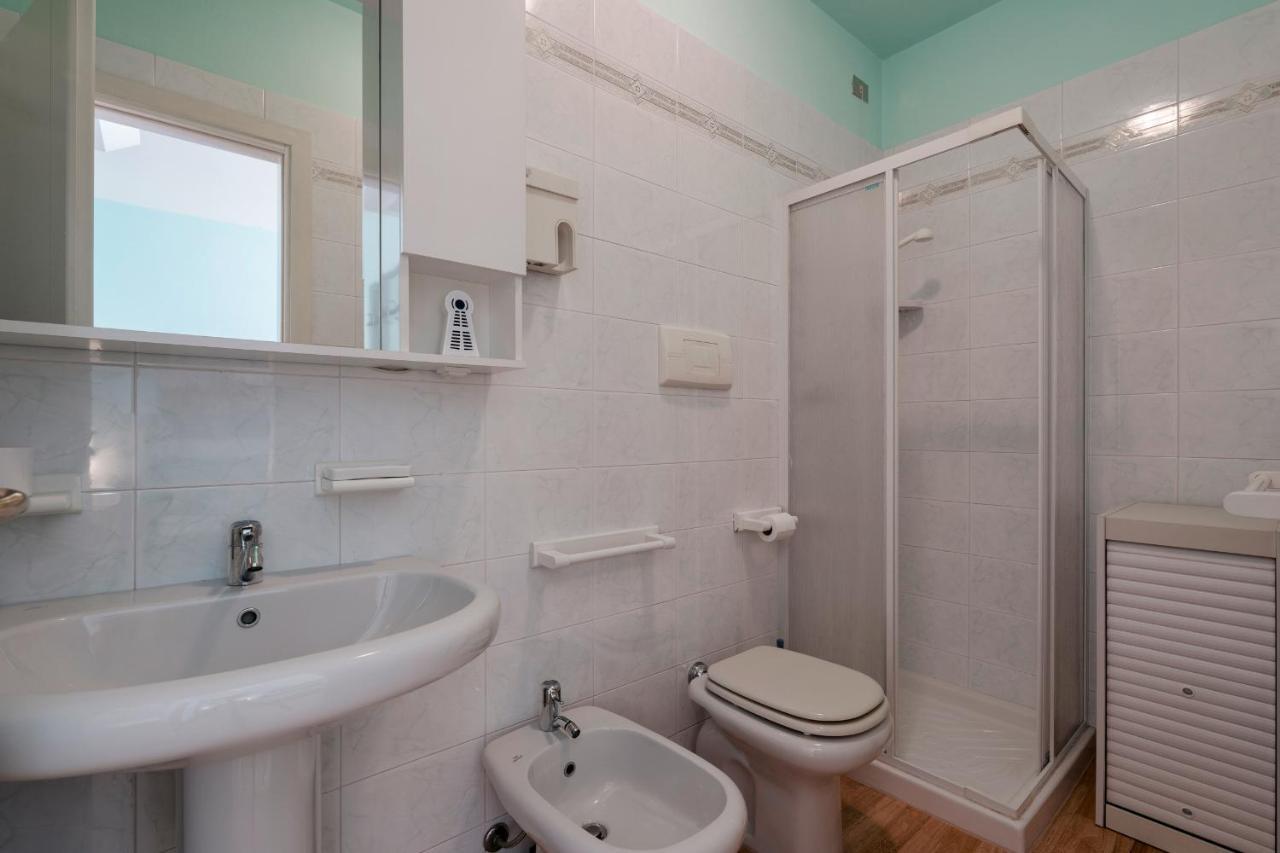 Azzurra Suite - Monolocale Con Piscina E Wifi Sirmione Dış mekan fotoğraf