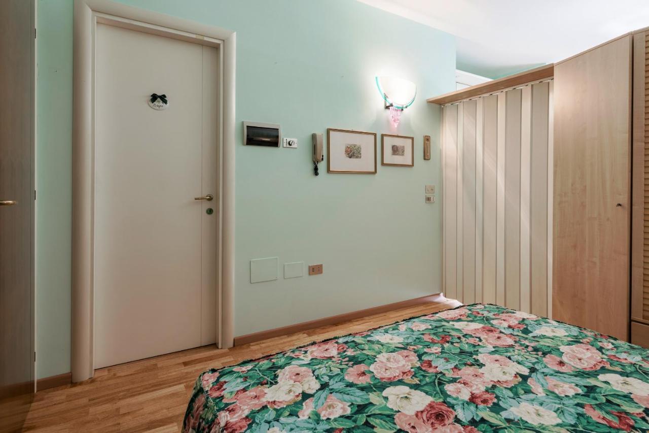 Azzurra Suite - Monolocale Con Piscina E Wifi Sirmione Dış mekan fotoğraf