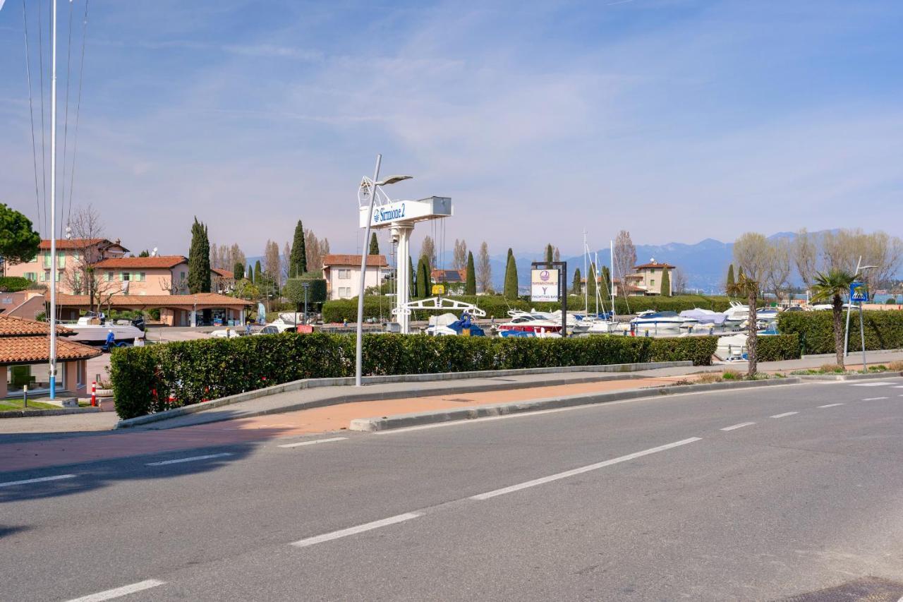 Azzurra Suite - Monolocale Con Piscina E Wifi Sirmione Dış mekan fotoğraf