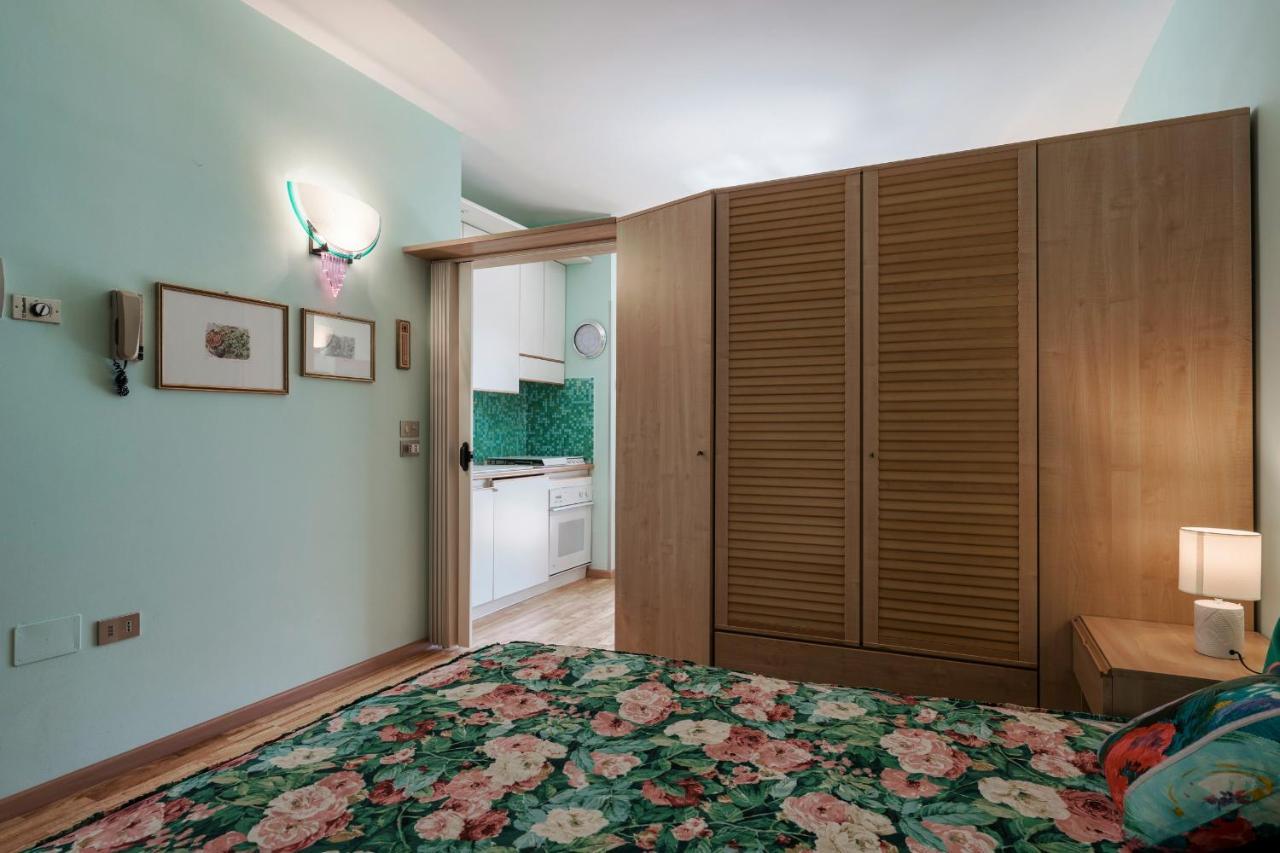 Azzurra Suite - Monolocale Con Piscina E Wifi Sirmione Dış mekan fotoğraf