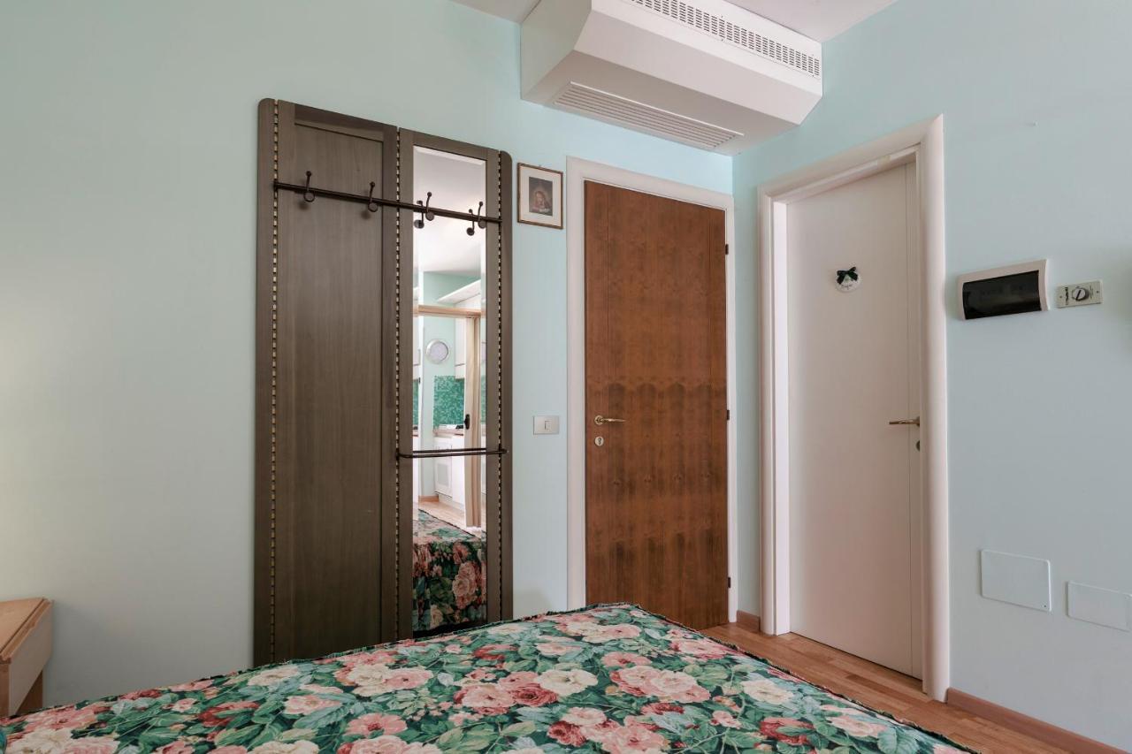 Azzurra Suite - Monolocale Con Piscina E Wifi Sirmione Dış mekan fotoğraf